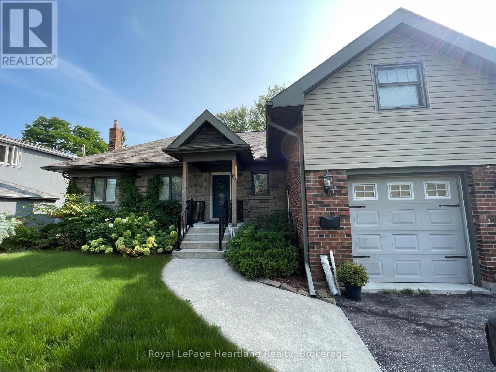 15 Scarborough Heights Boulevard, Toronto, Ontario  M1M 2V3 - Photo 34 - E12431391