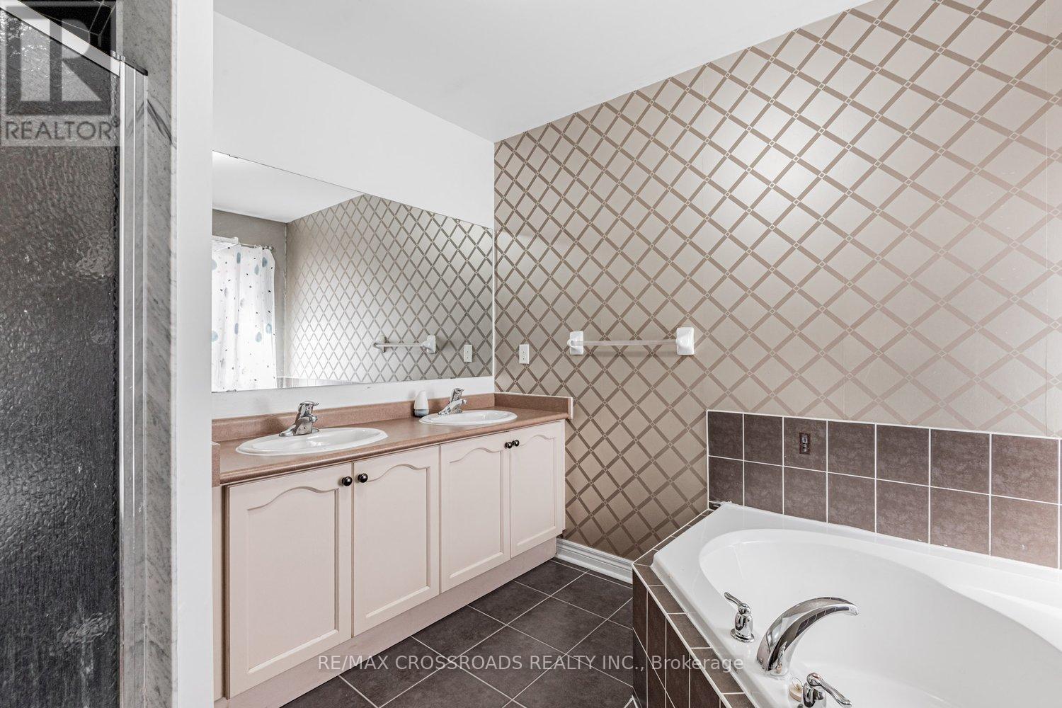 81 Lahore Crescent, Markham, Ontario  L3S 0A6 - Photo 18 - N12426650