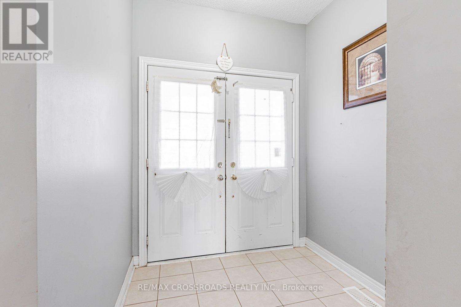 81 Lahore Crescent, Markham, Ontario  L3S 0A6 - Photo 2 - N12426650