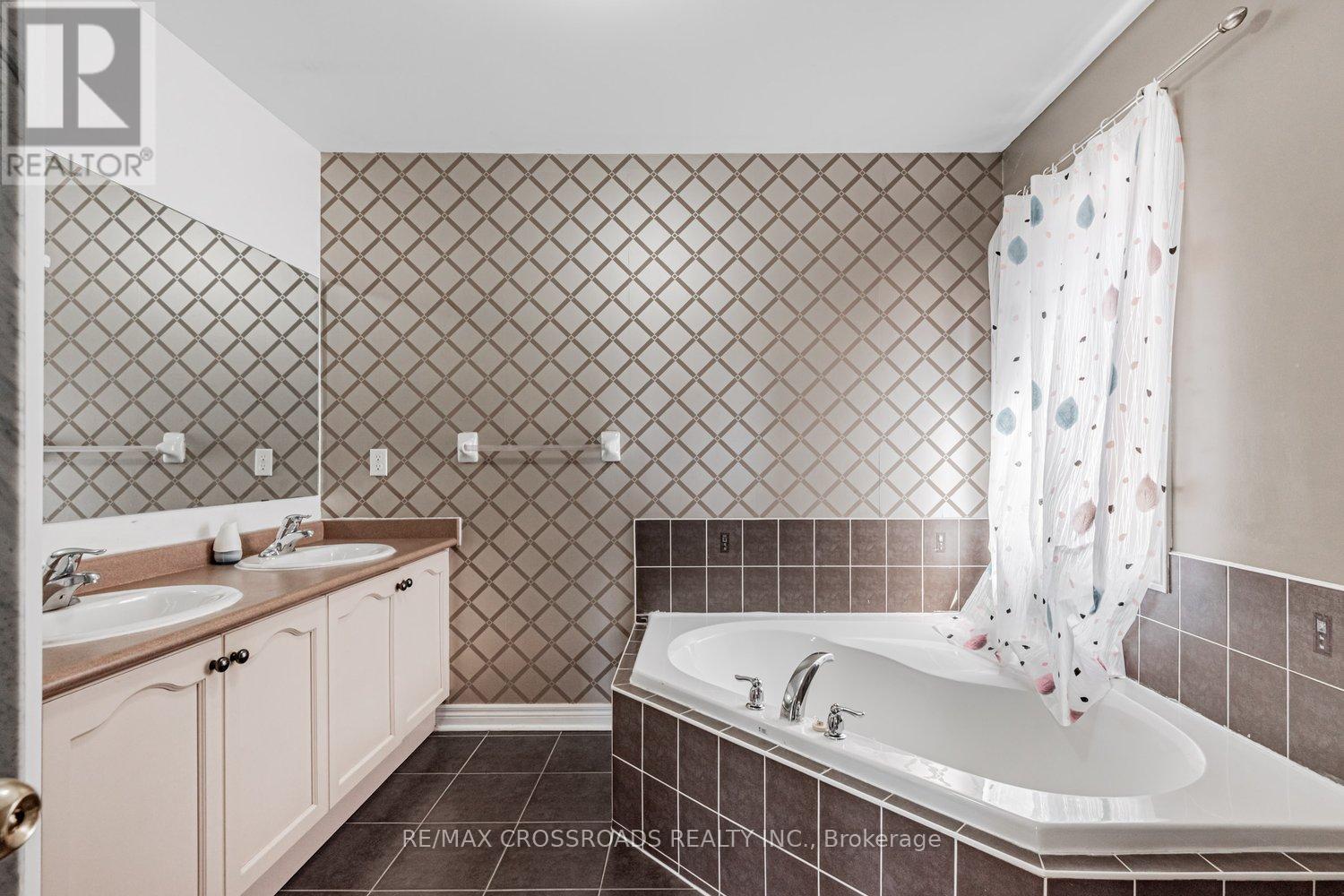 81 Lahore Crescent, Markham, Ontario  L3S 0A6 - Photo 19 - N12426650