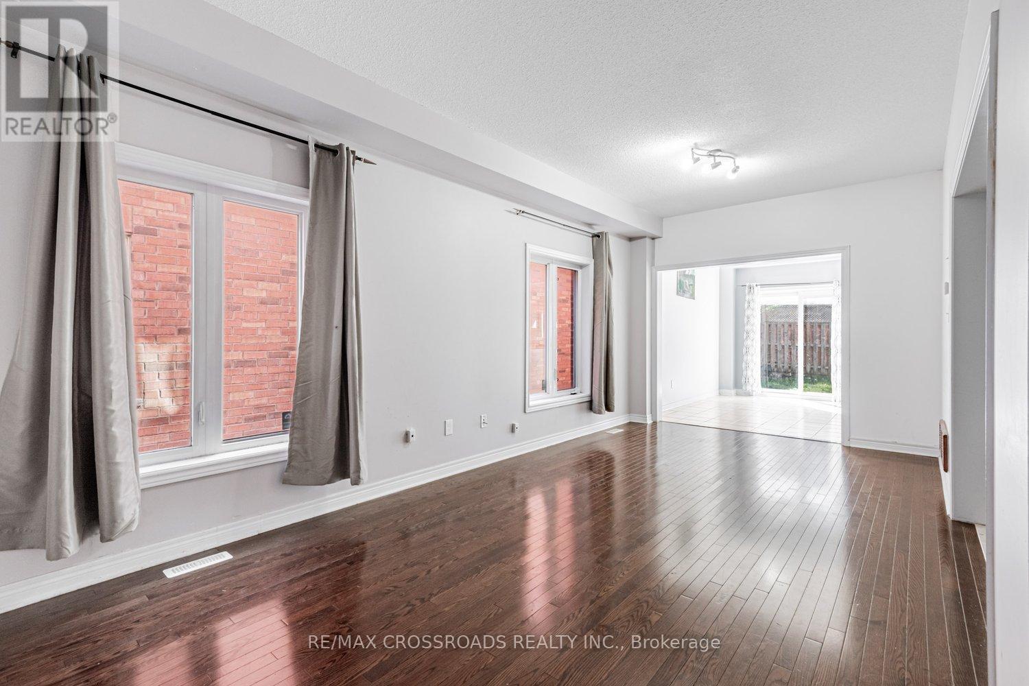81 Lahore Crescent, Markham, Ontario  L3S 0A6 - Photo 5 - N12426650