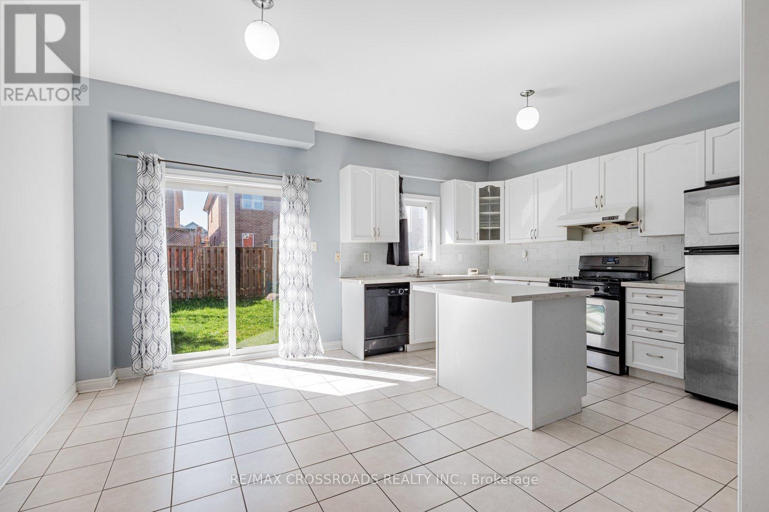 81 Lahore Crescent, Markham, Ontario  L3S 0A6 - Photo 7 - N12426650