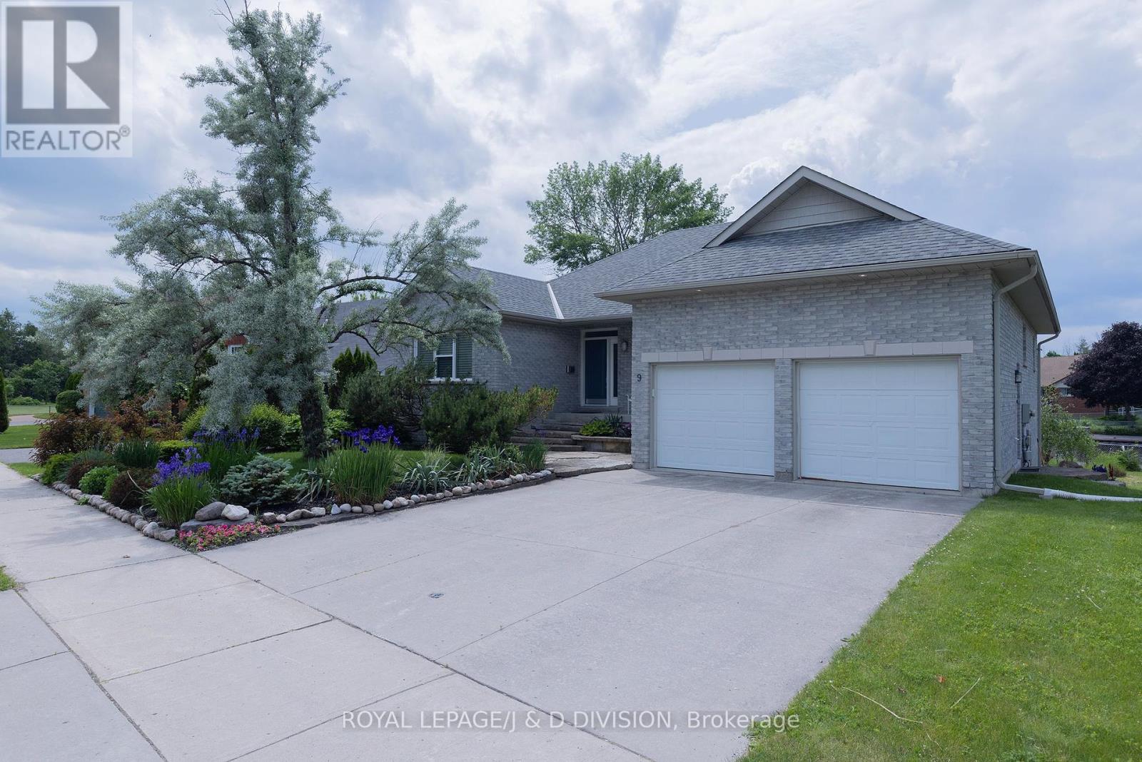 9 VICTORIA AVENUE, Selwyn, Ontario