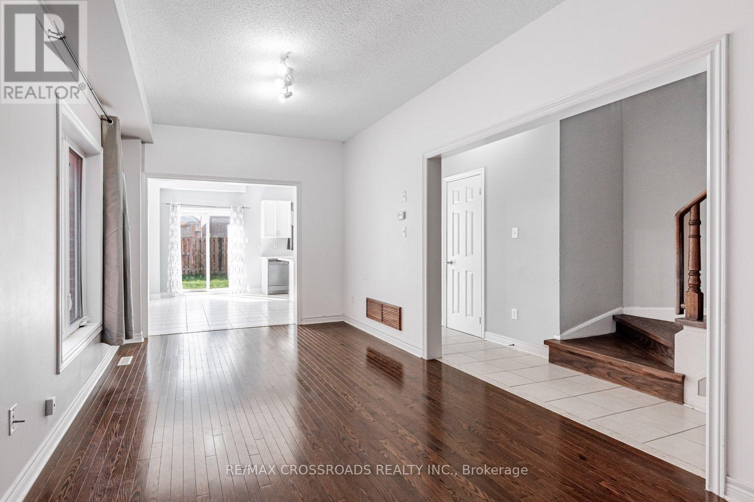 81 Lahore Crescent, Markham, Ontario  L3S 0A6 - Photo 4 - N12426650