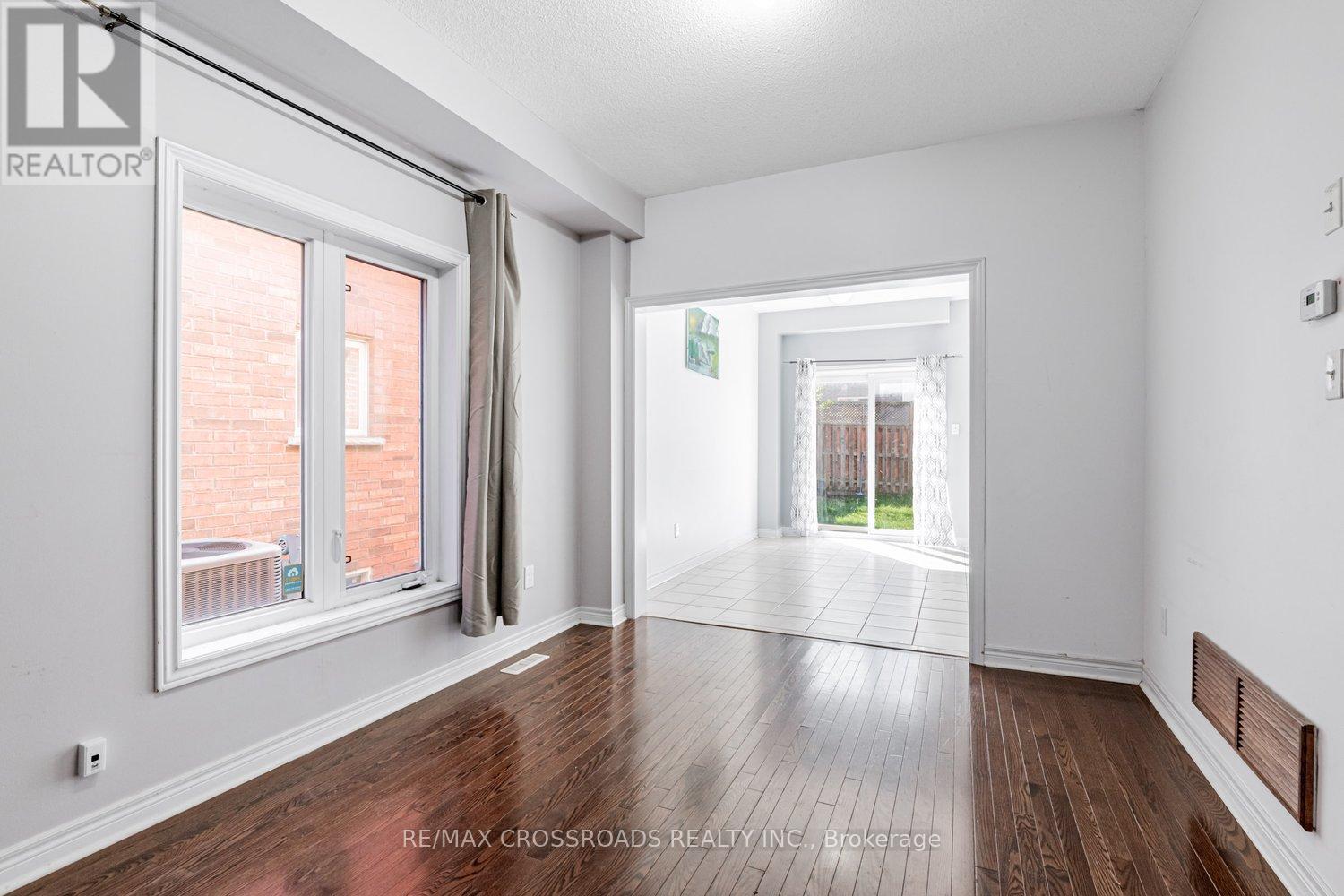 81 Lahore Crescent, Markham, Ontario  L3S 0A6 - Photo 6 - N12426650