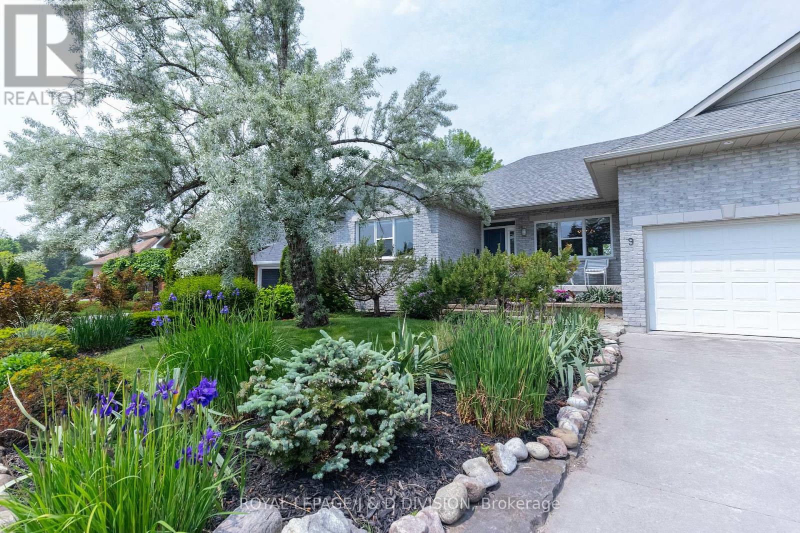 9 Victoria Avenue, Selwyn, Ontario  K0L 2H0 - Photo 3 - X12434436