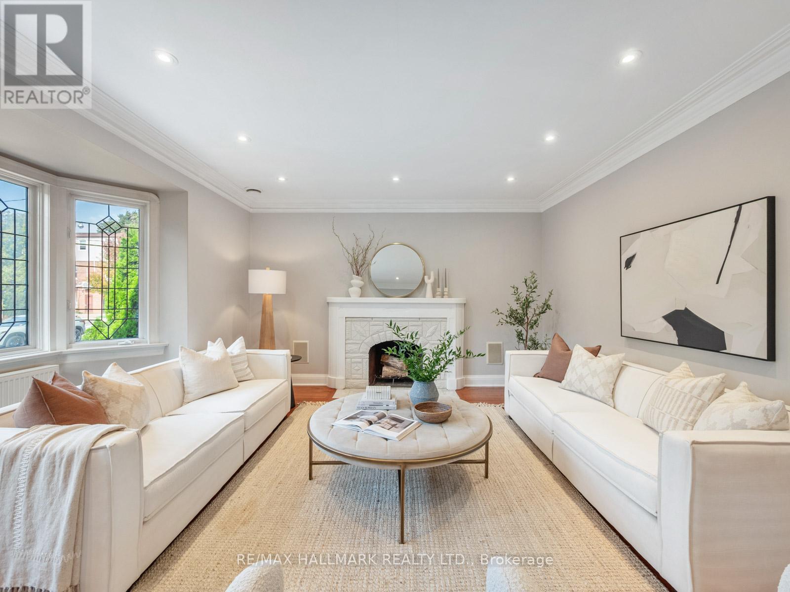 839 Carlaw Avenue, Toronto, Ontario  M4K 3L1 - Photo 4 - E12435237