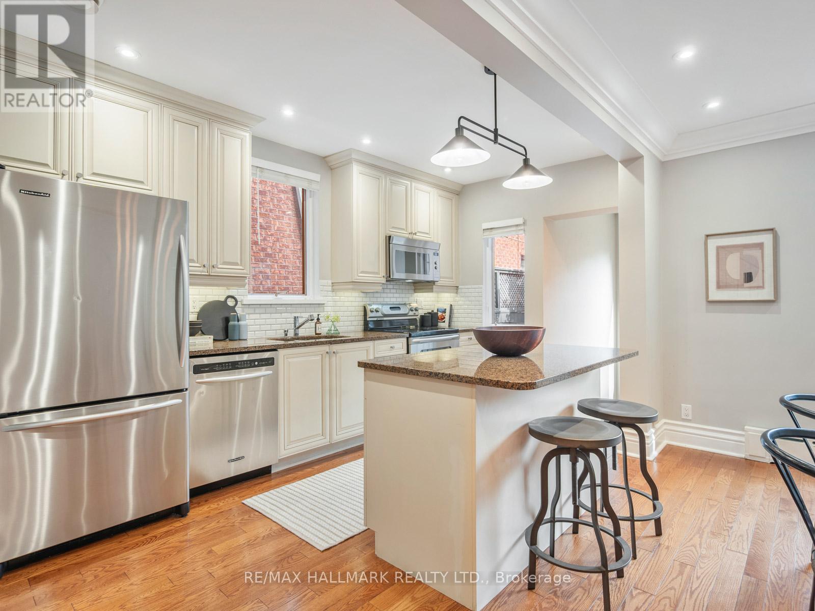 839 Carlaw Avenue, Toronto, Ontario  M4K 3L1 - Photo 6 - E12435237