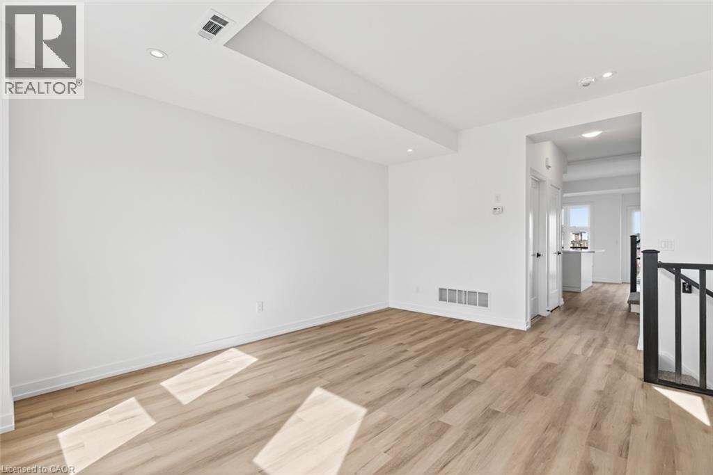 70 Kenesky Drive Unit# 36, Waterdown, Ontario  L0R 2H7 - Photo 7 - 40775015
