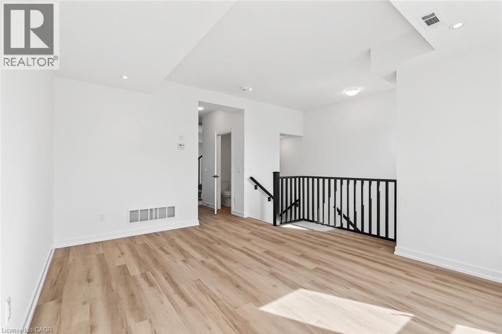 70 Kenesky Drive Unit# 36, Waterdown, Ontario  L0R 2H7 - Photo 8 - 40775015