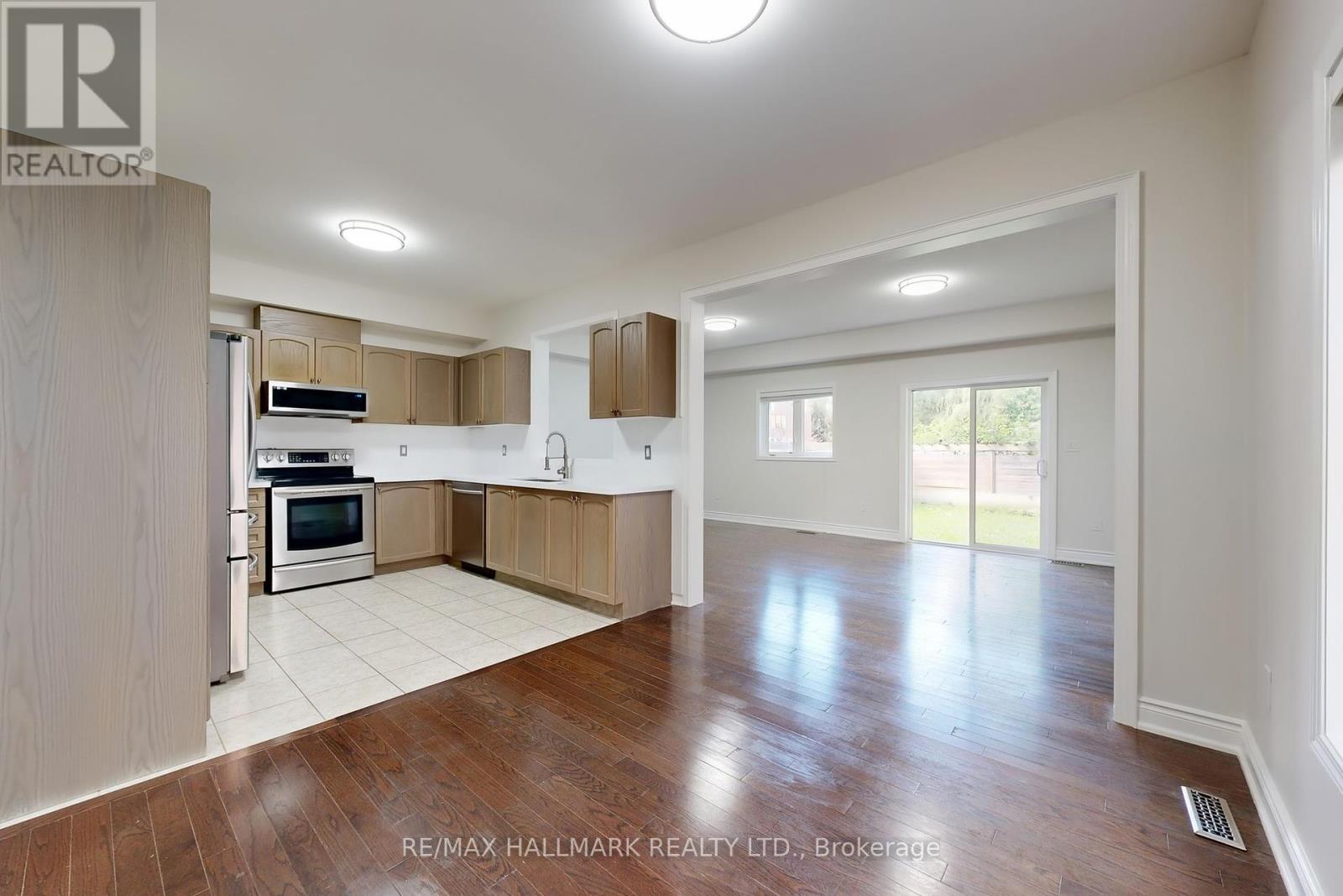 138 Olde Bayview Avenue, Richmond Hill, Ontario  L4E 3C7 - Photo 12 - N12435254