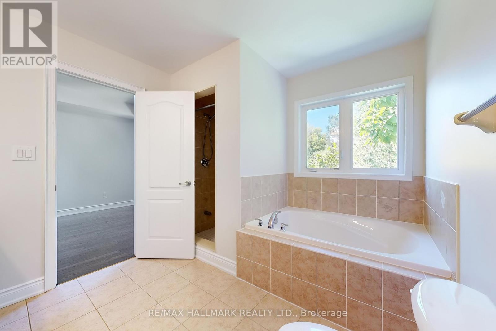 138 Olde Bayview Avenue, Richmond Hill, Ontario  L4E 3C7 - Photo 23 - N12435254