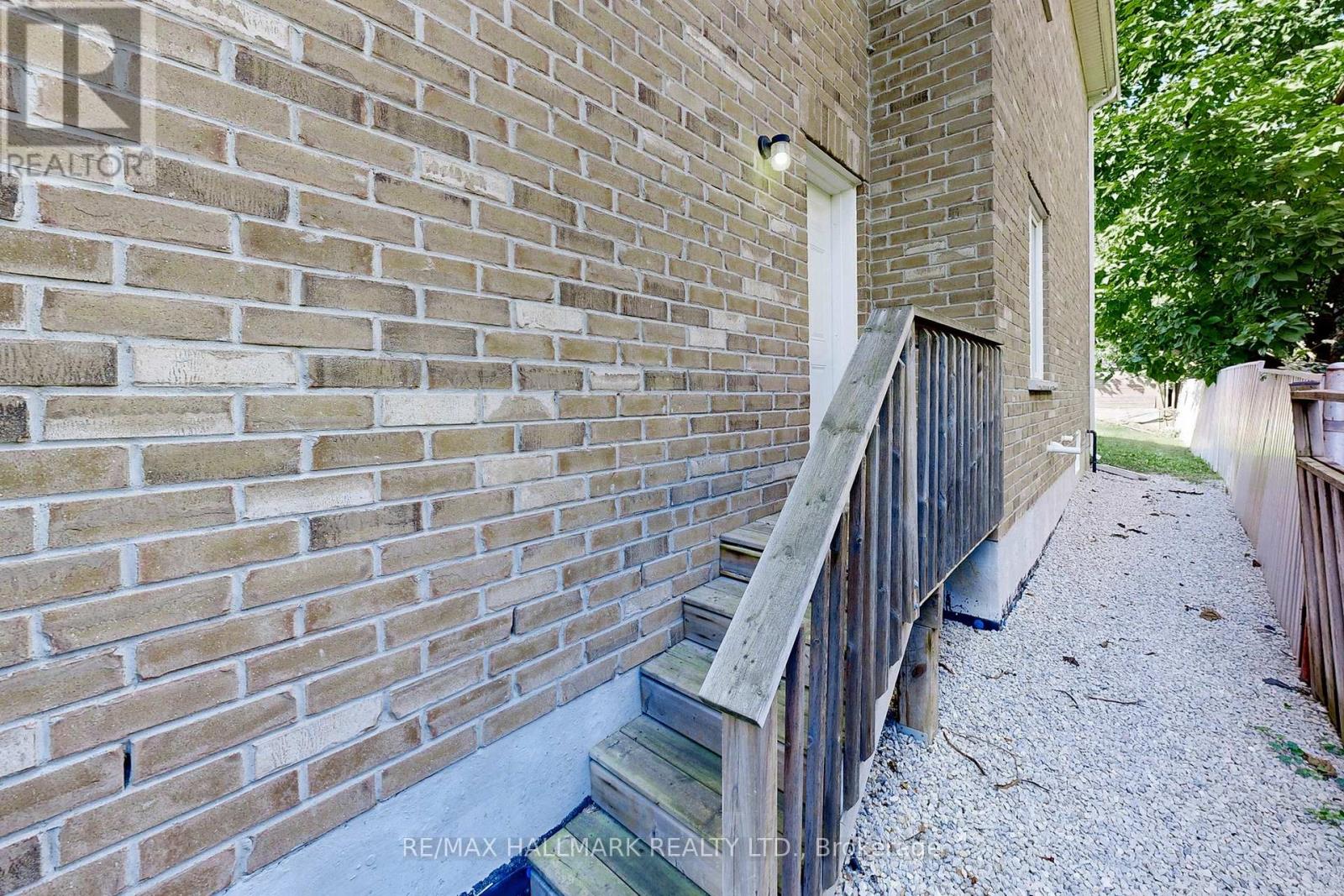 138 Olde Bayview Avenue, Richmond Hill, Ontario  L4E 3C7 - Photo 34 - N12435254