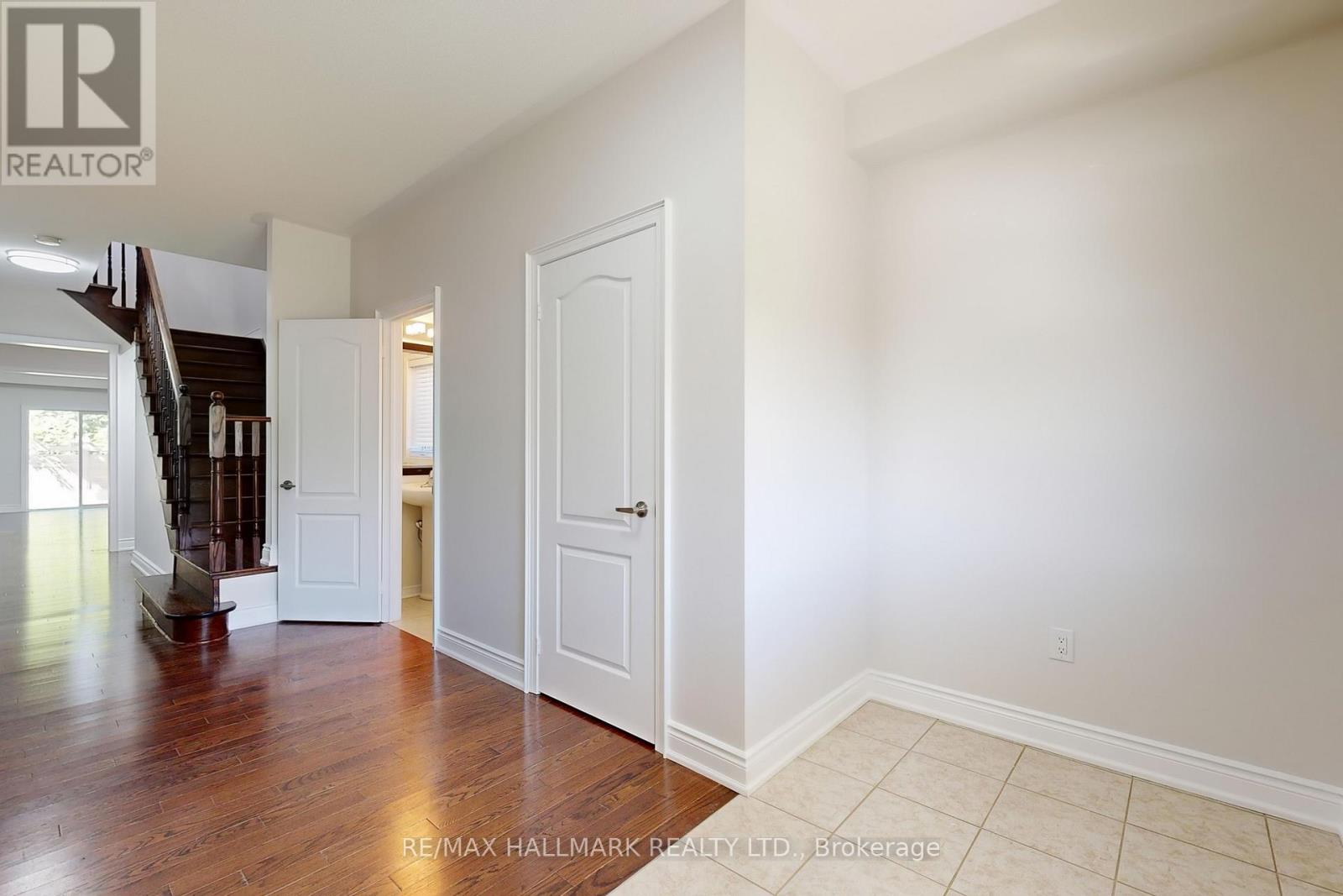 138 Olde Bayview Avenue, Richmond Hill, Ontario  L4E 3C7 - Photo 5 - N12435254