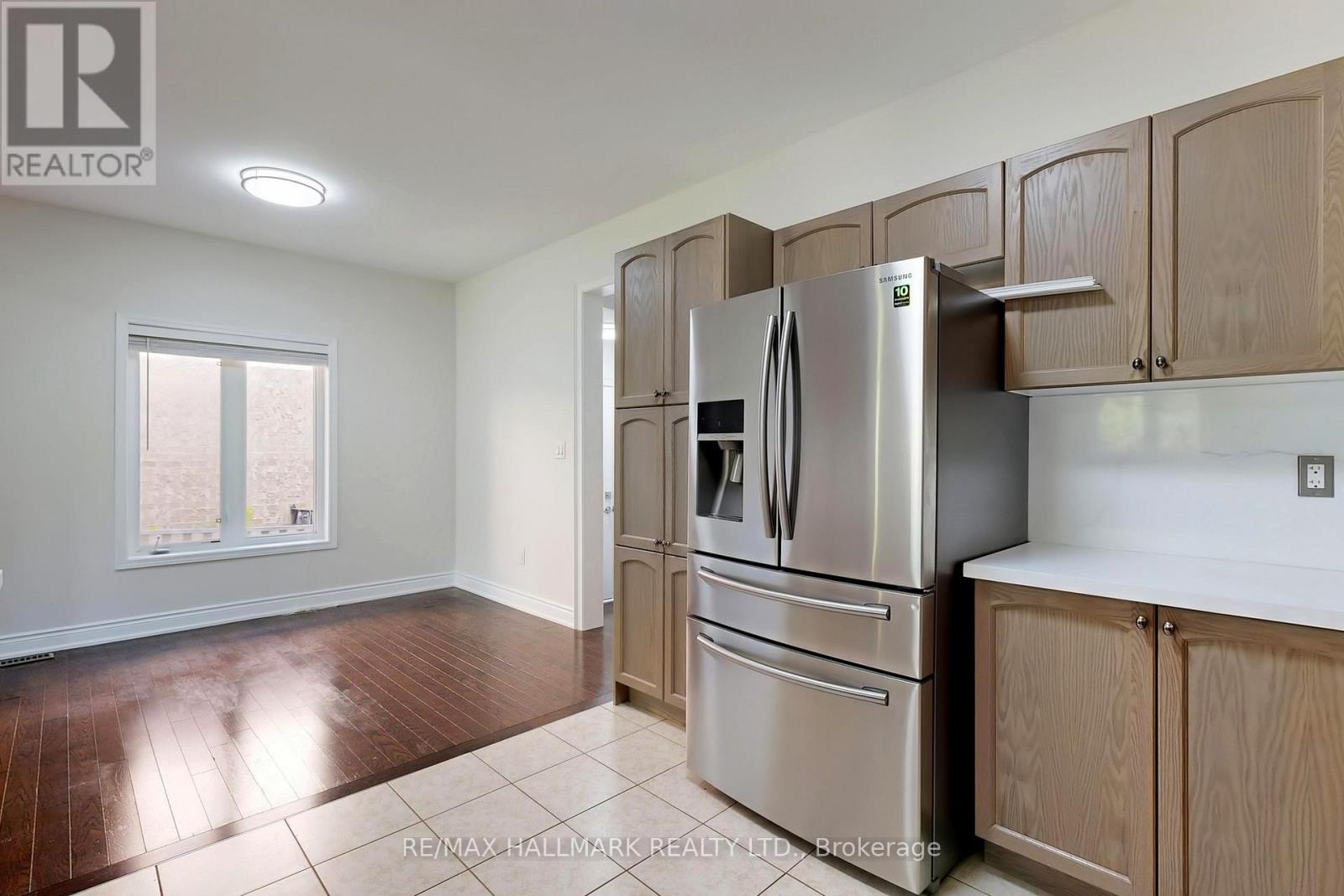138 Olde Bayview Avenue, Richmond Hill, Ontario  L4E 3C7 - Photo 6 - N12435254