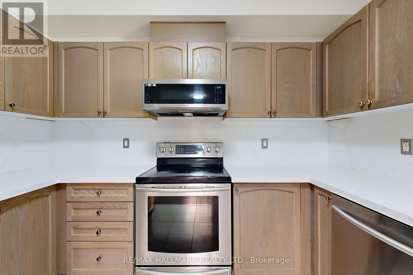 138 Olde Bayview Avenue, Richmond Hill, Ontario  L4E 3C7 - Photo 7 - N12435254