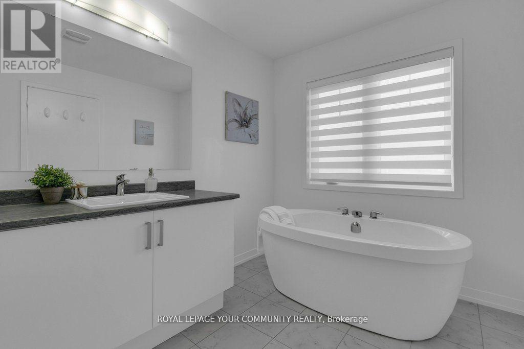 258 Harding Park Street, Newmarket, Ontario  L3Y 0E1 - Photo 28 - N12435313