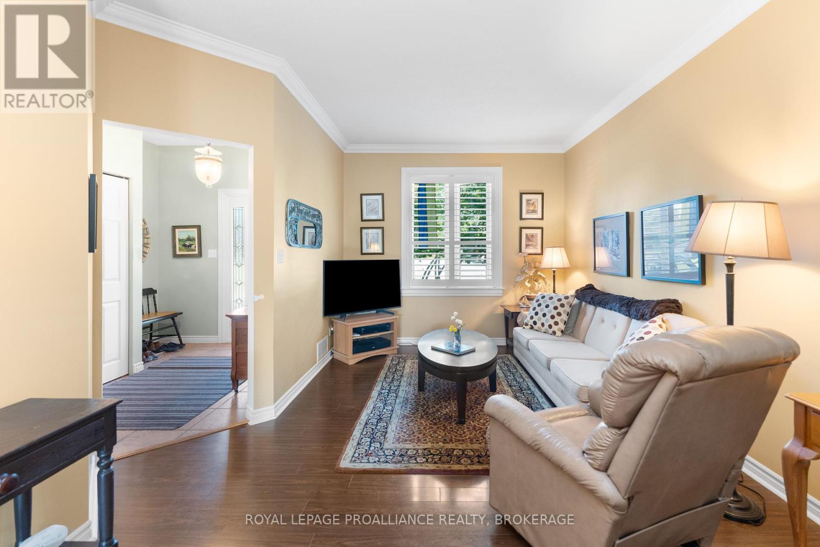 39 Mowat Avenue, Kingston, Ontario  K7M 8Y8 - Photo 8 - X12435337