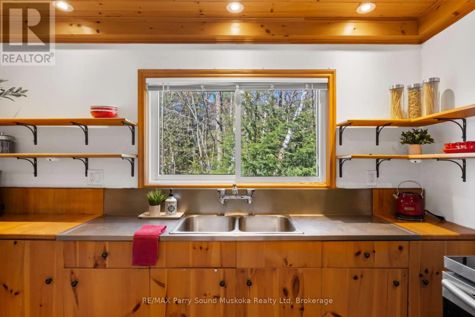 99 Sugar Lake Road, Seguin, Ontario  P2A 0B6 - Photo 11 - X12435350