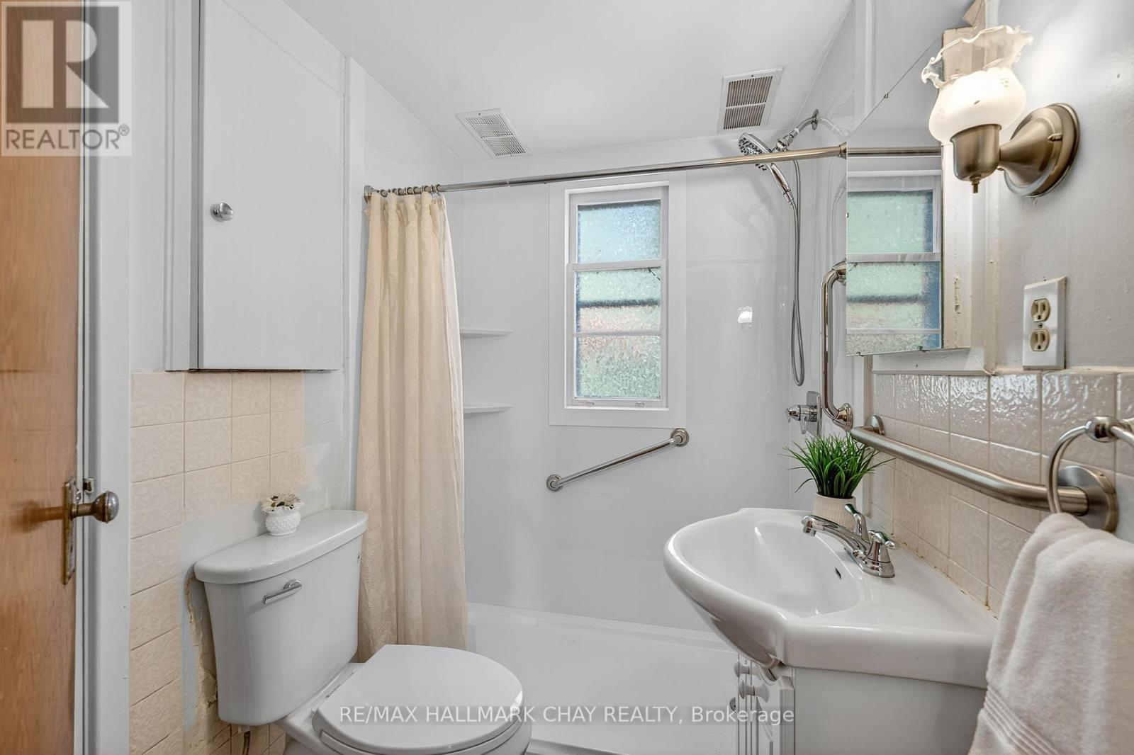 18 North Street E, Orillia, Ontario  L3V 2E4 - Photo 11 - S12435239
