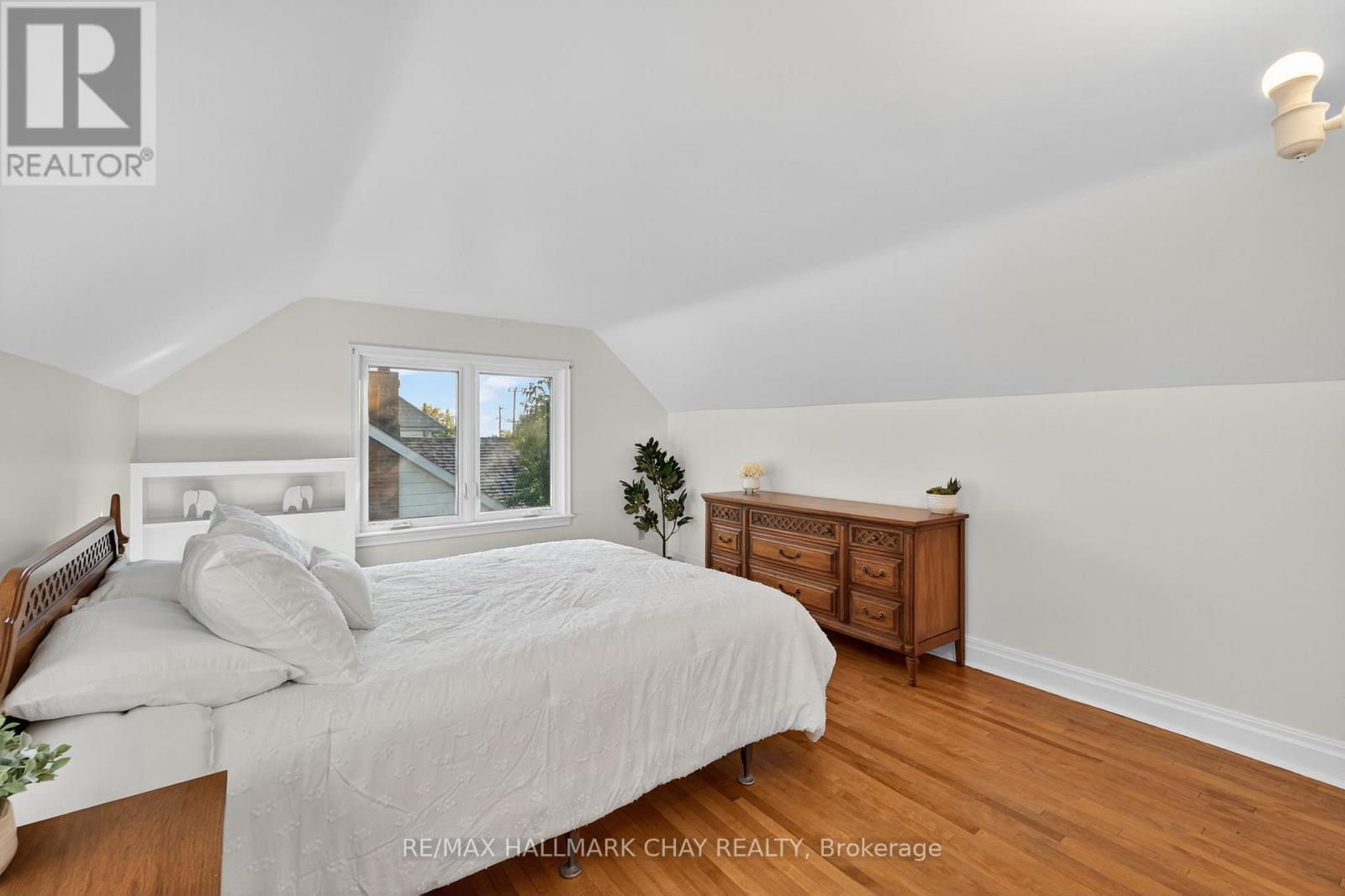 18 North Street E, Orillia, Ontario  L3V 2E4 - Photo 14 - S12435239