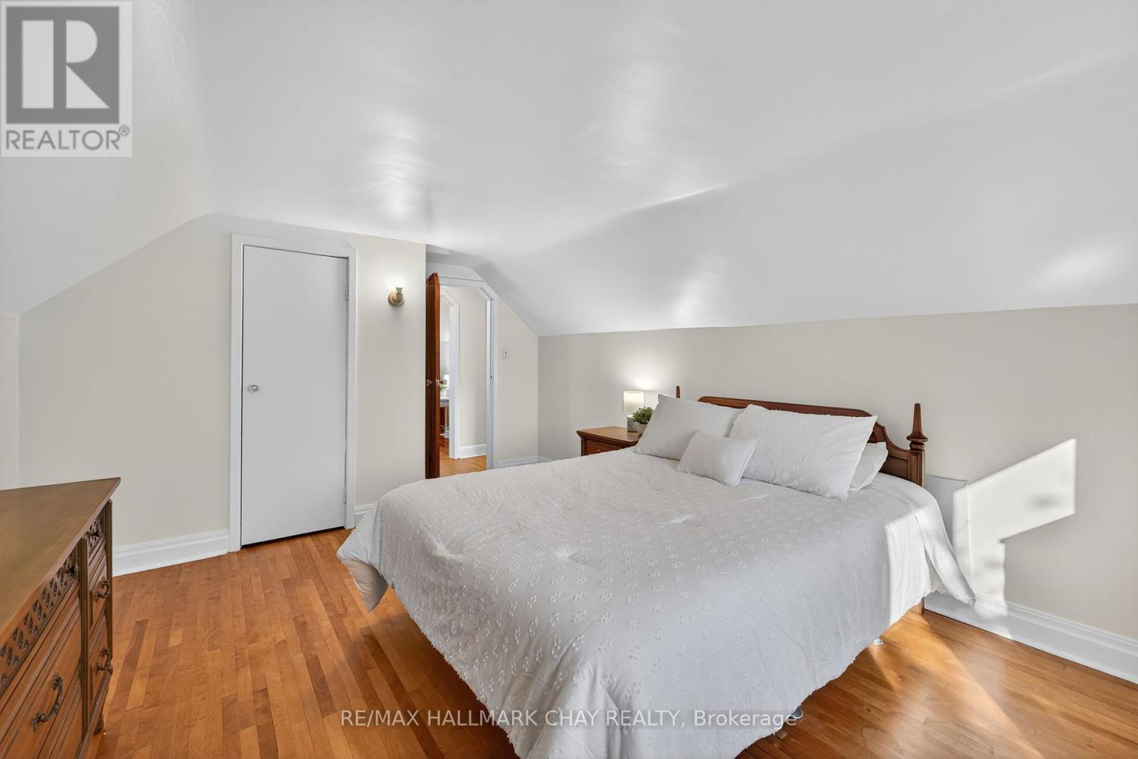 18 North Street E, Orillia, Ontario  L3V 2E4 - Photo 15 - S12435239
