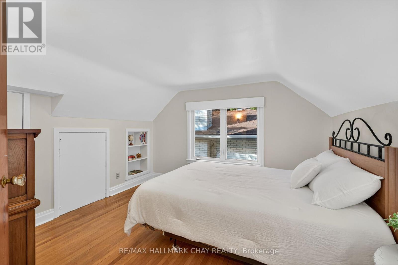 18 North Street E, Orillia, Ontario  L3V 2E4 - Photo 16 - S12435239