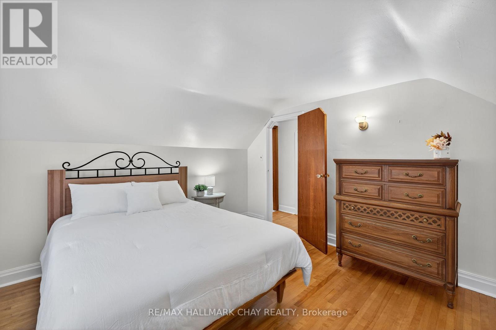 18 North Street E, Orillia, Ontario  L3V 2E4 - Photo 17 - S12435239