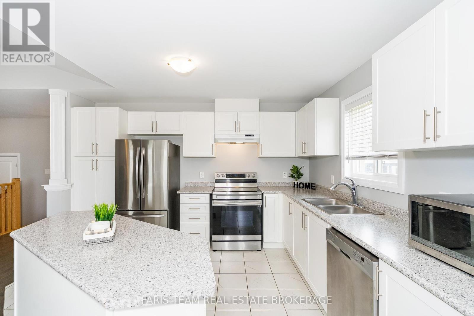 14 Beausoleil Drive, Penetanguishene, Ontario  L9M 0V8 - Photo 6 - S12435265