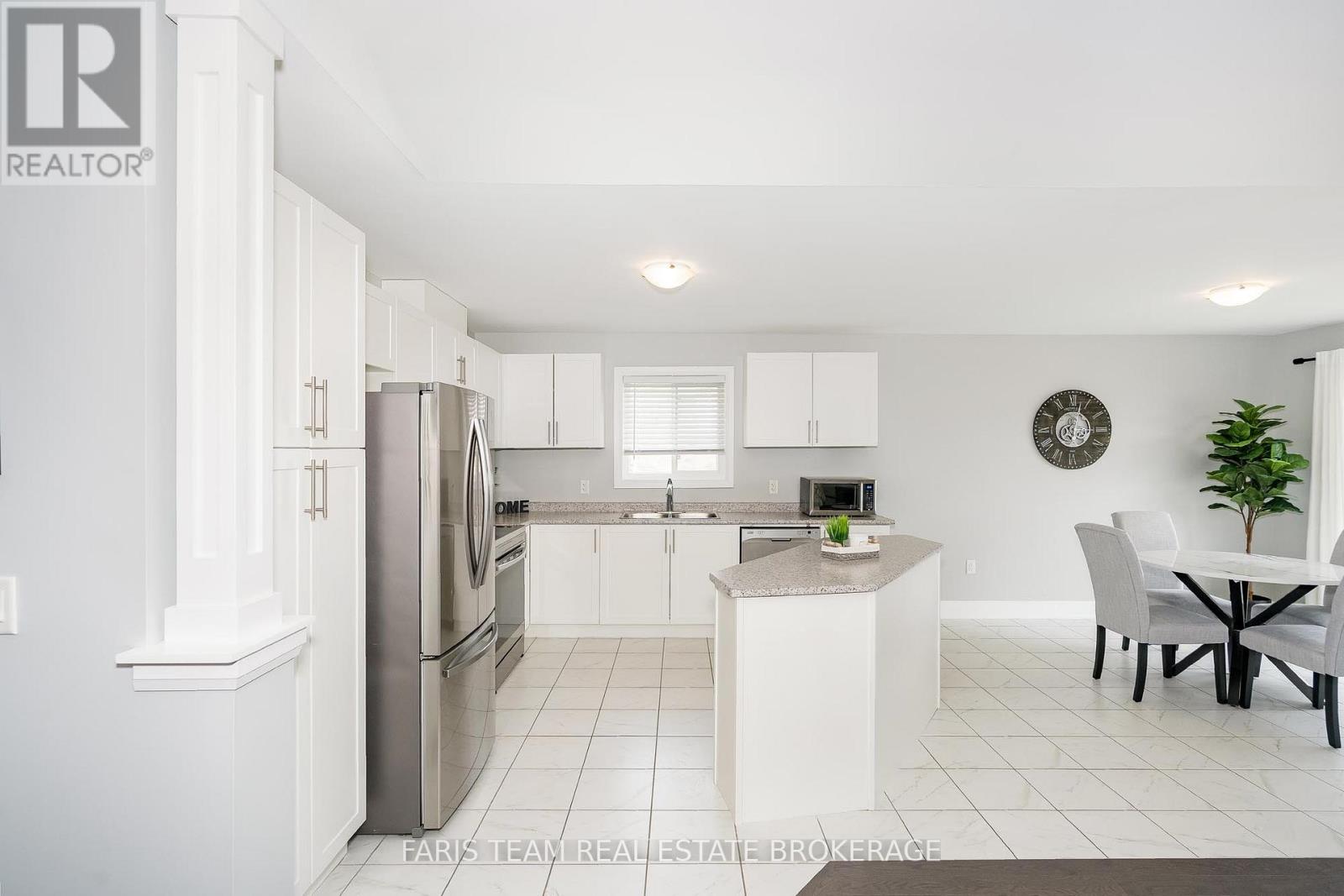 14 Beausoleil Drive, Penetanguishene, Ontario  L9M 0V8 - Photo 7 - S12435265