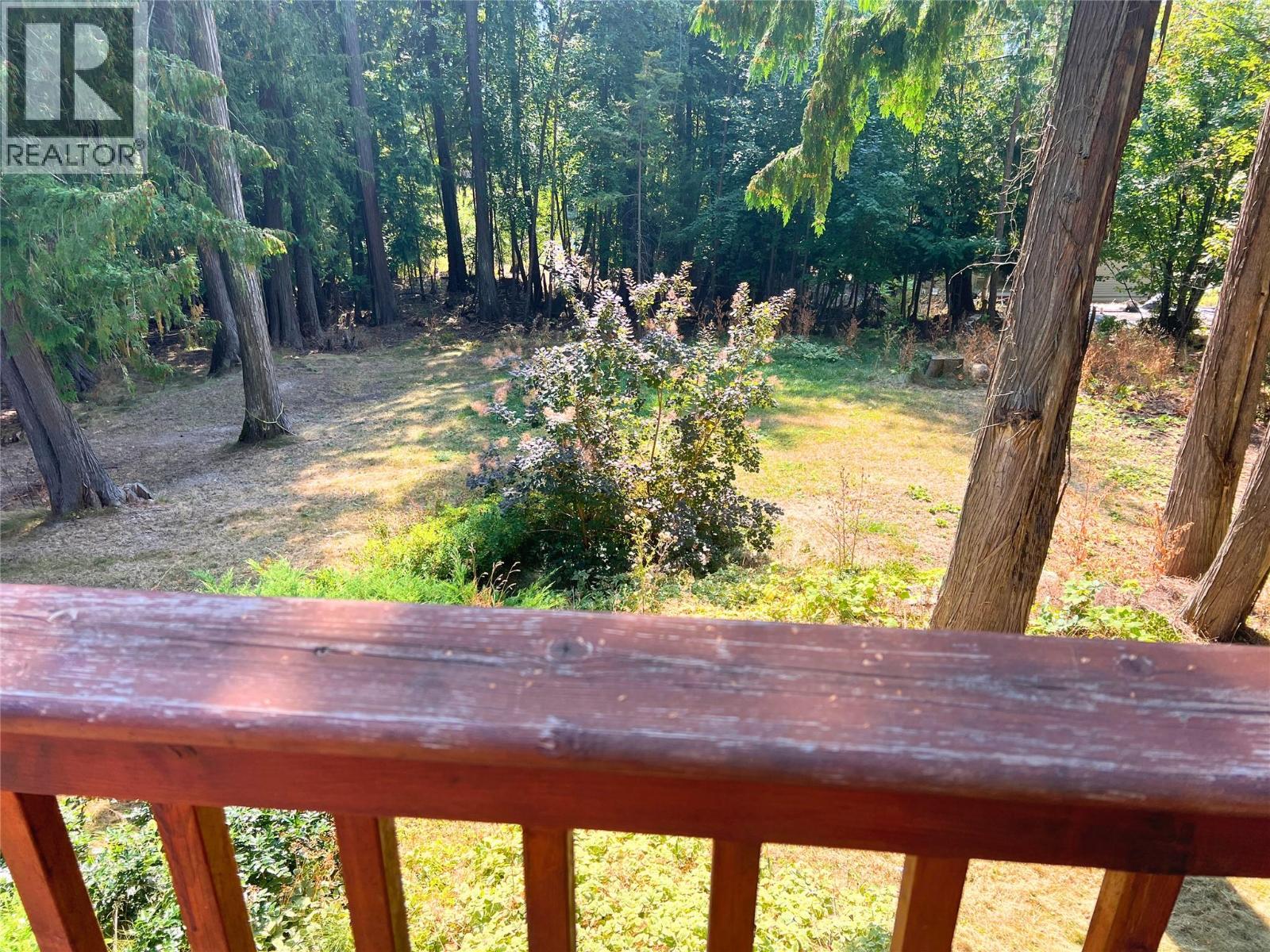 7508 Crowfoot Drive, Anglemont, British Columbia  V0E 1M8 - Photo 24 - 10363526