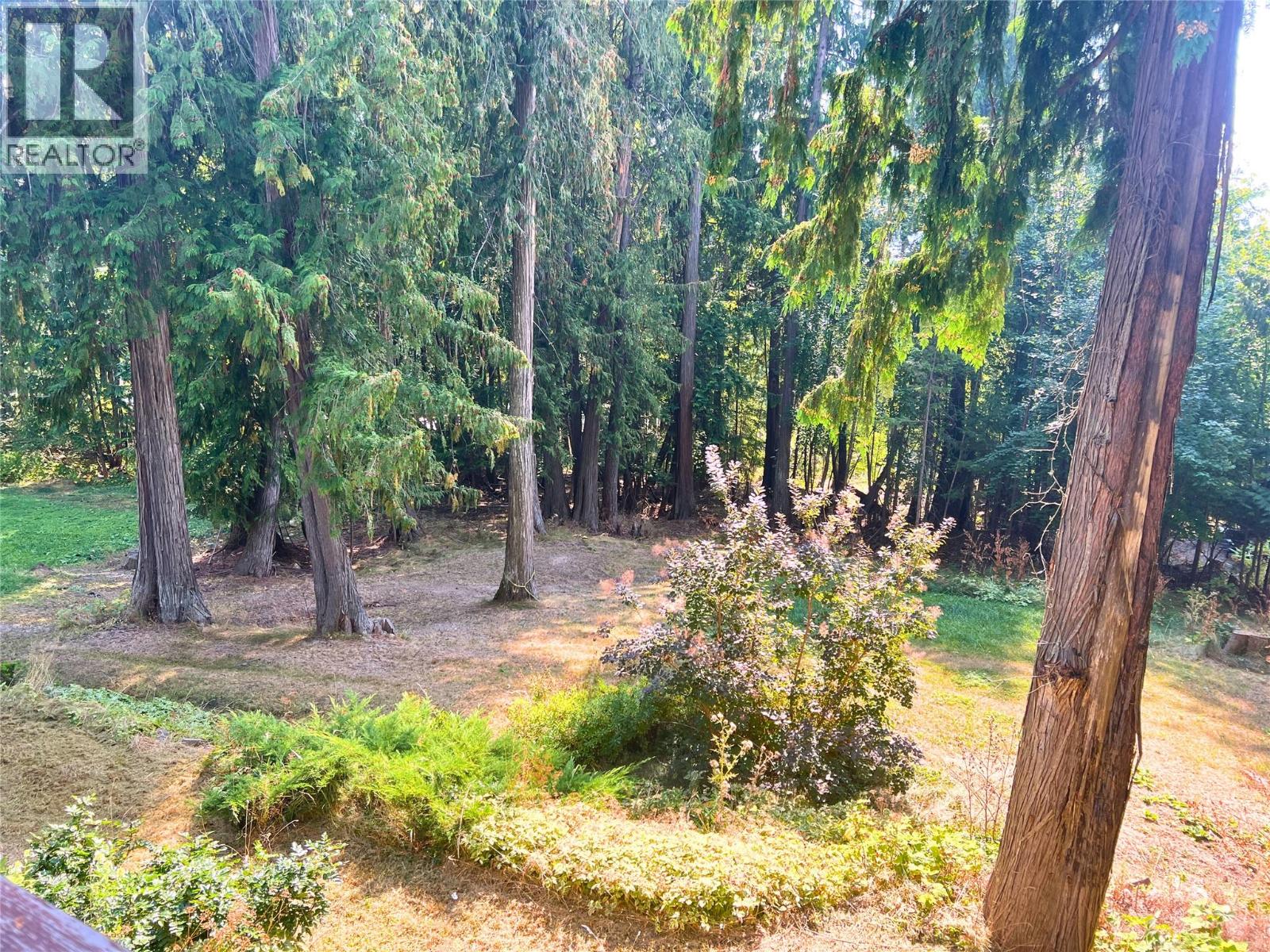 7508 Crowfoot Drive, Anglemont, British Columbia  V0E 1M8 - Photo 26 - 10363526