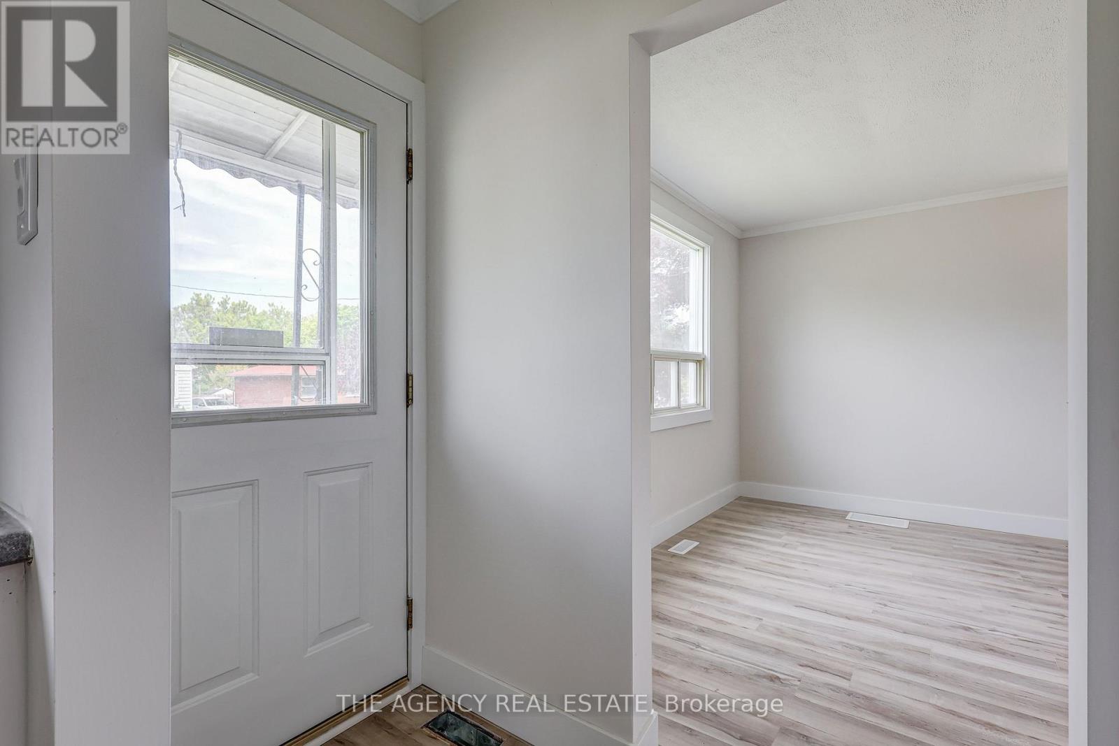 489 Salisbury Street, London East, Ontario  N5Y 3B4 - Photo 2 - X12435359
