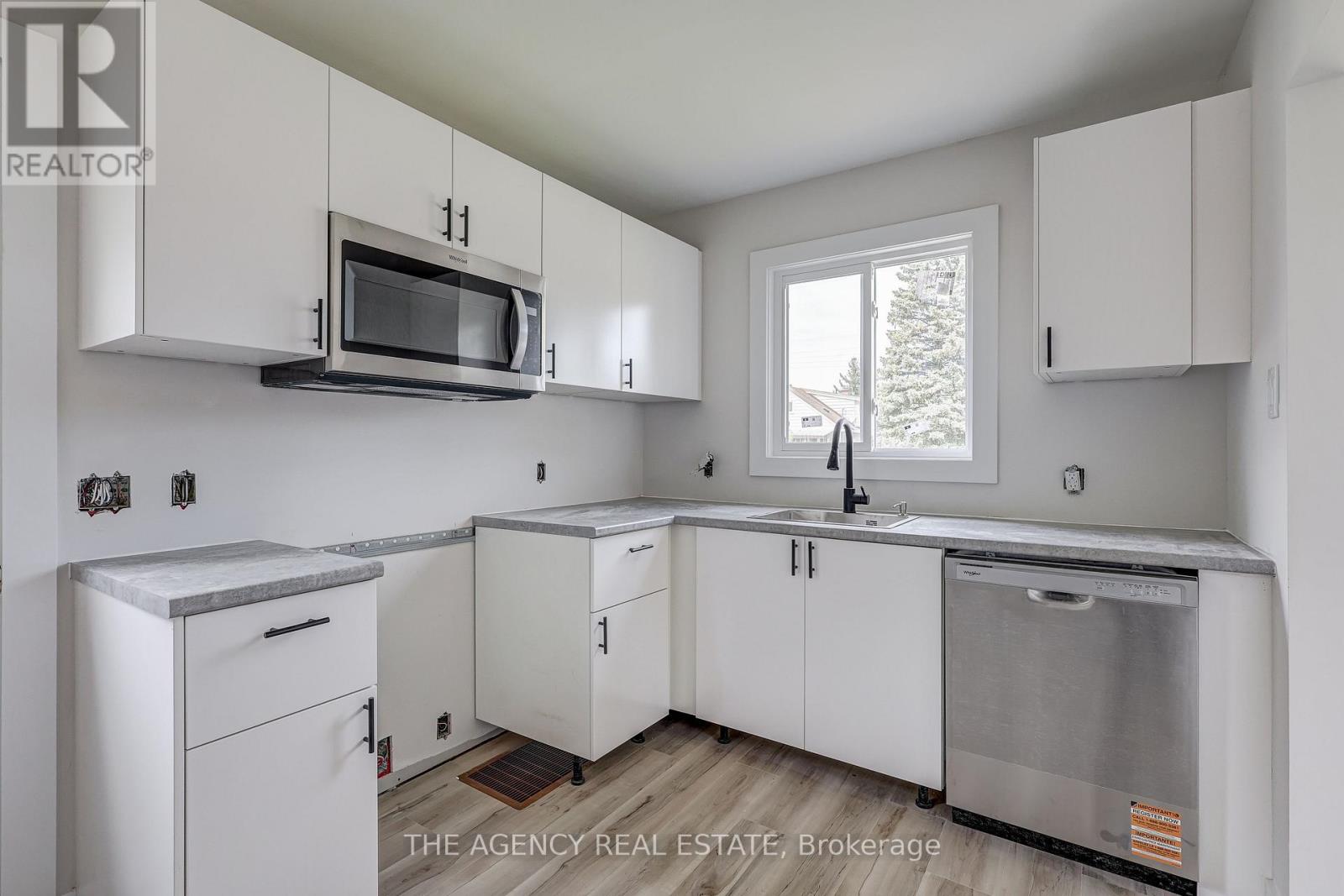 489 Salisbury Street, London East, Ontario  N5Y 3B4 - Photo 9 - X12435359