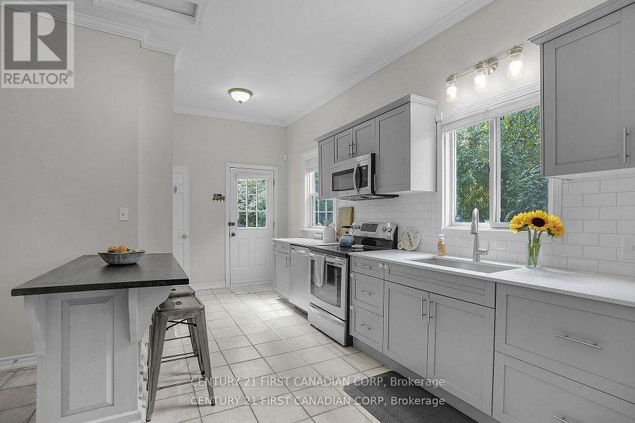 393 Central Avenue, London East, Ontario  N6B 2E3 - Photo 8 - X12435360