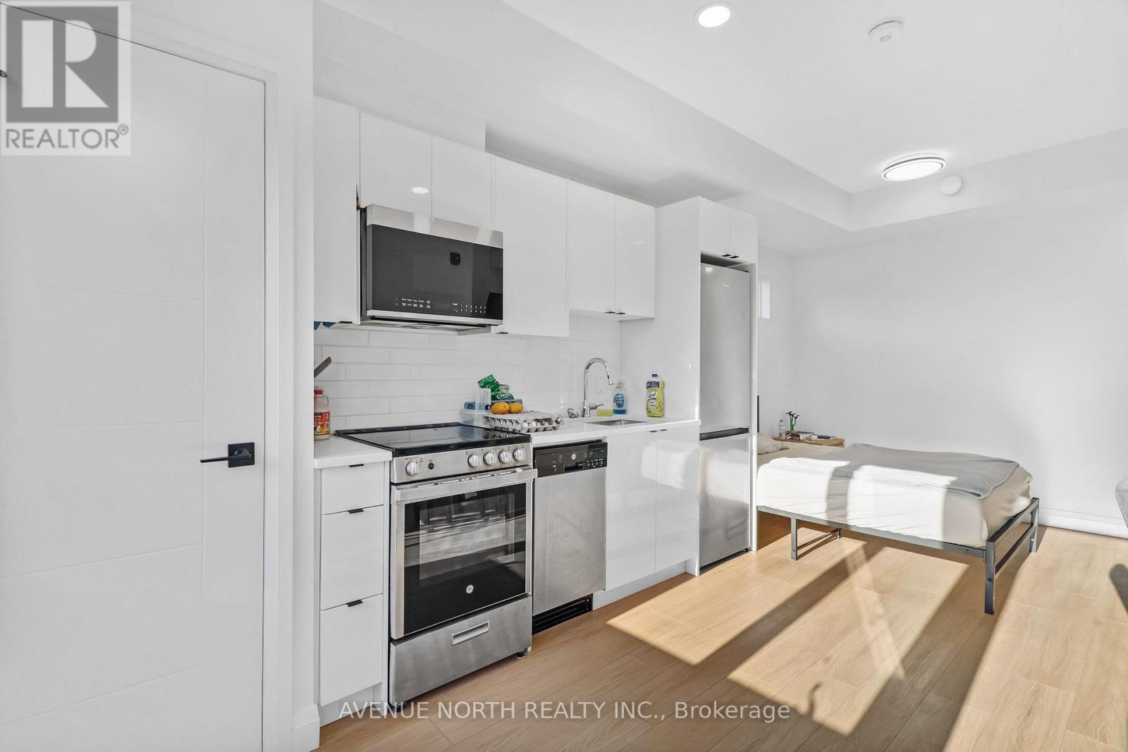 302 - 368 Tweedsmuir Avenue, Ottawa, Ontario  K1Z 5N4 - Photo 3 - X12435346