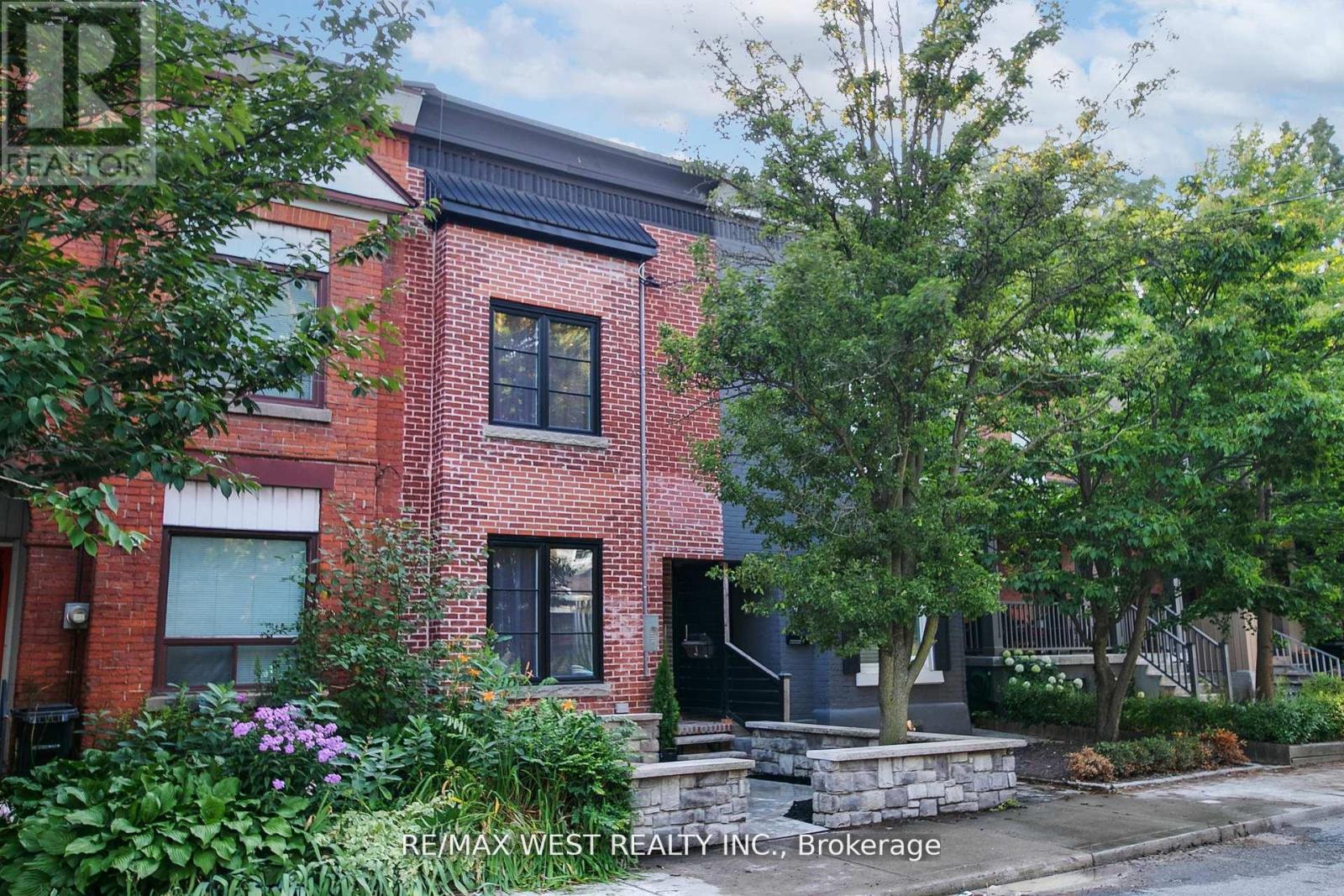 414 Clendenan Avenue, Toronto, Ontario  M6P 2X6 - Photo 1 - W12435226