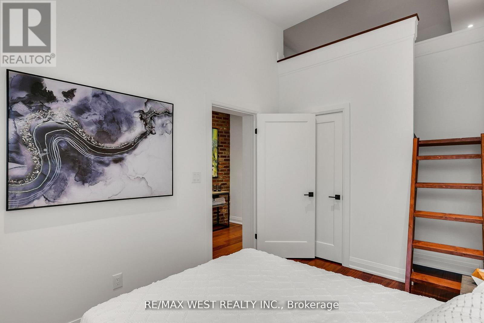 414 Clendenan Avenue, Toronto, Ontario  M6P 2X6 - Photo 12 - W12435226