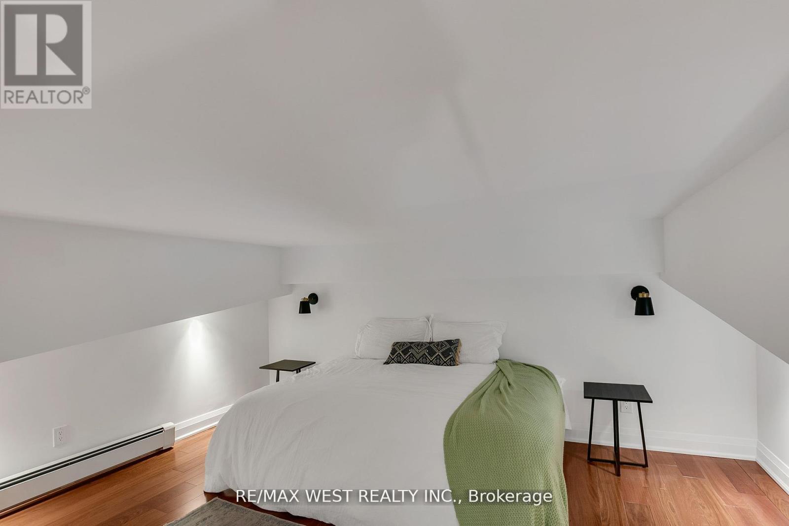 414 Clendenan Avenue, Toronto, Ontario  M6P 2X6 - Photo 13 - W12435226