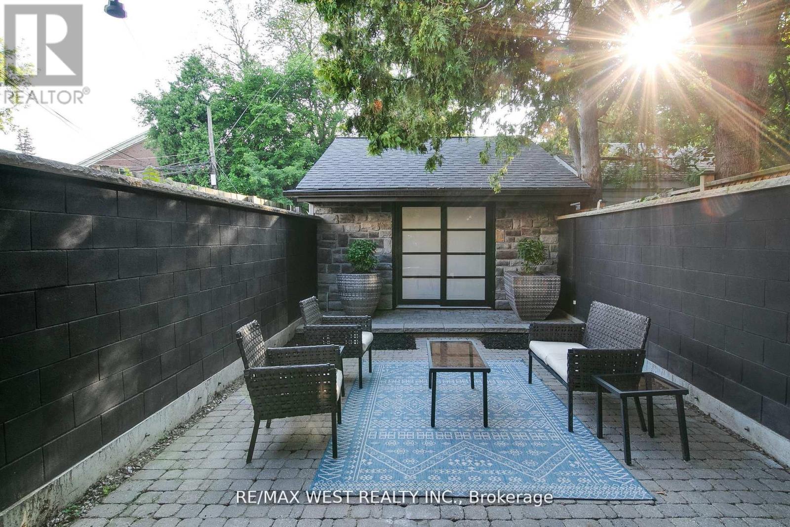 414 Clendenan Avenue, Toronto, Ontario  M6P 2X6 - Photo 17 - W12435226