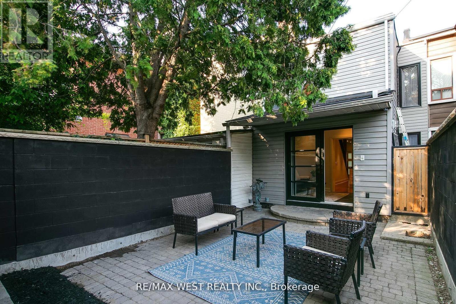 414 Clendenan Avenue, Toronto, Ontario  M6P 2X6 - Photo 18 - W12435226