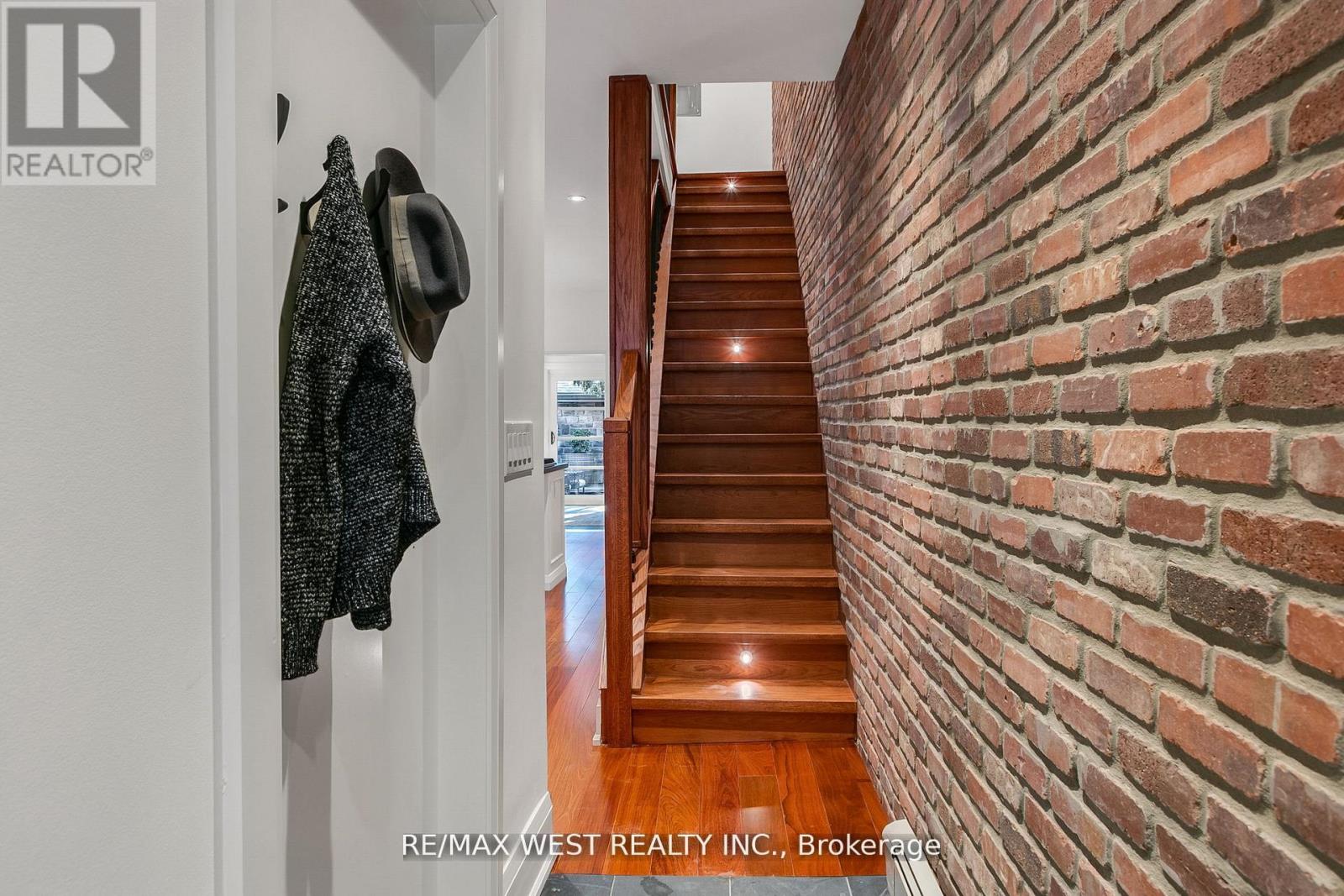 414 Clendenan Avenue, Toronto, Ontario  M6P 2X6 - Photo 2 - W12435226