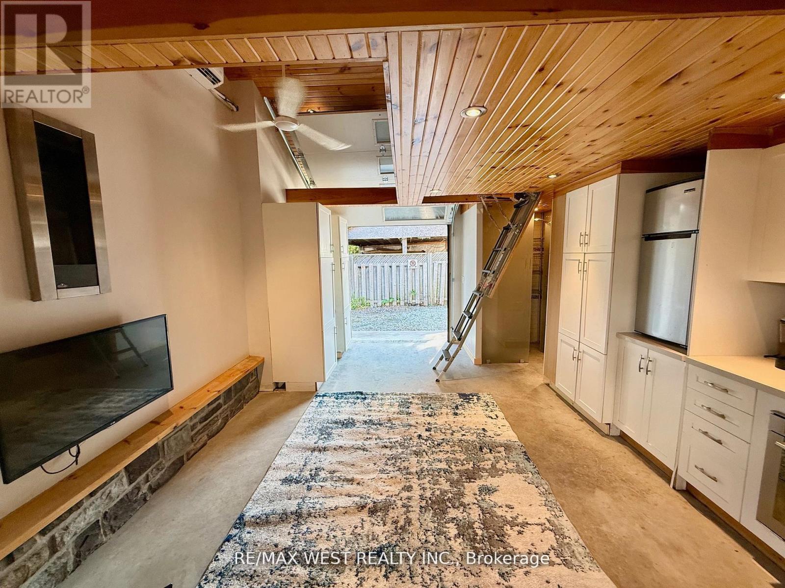 414 Clendenan Avenue, Toronto, Ontario  M6P 2X6 - Photo 20 - W12435226