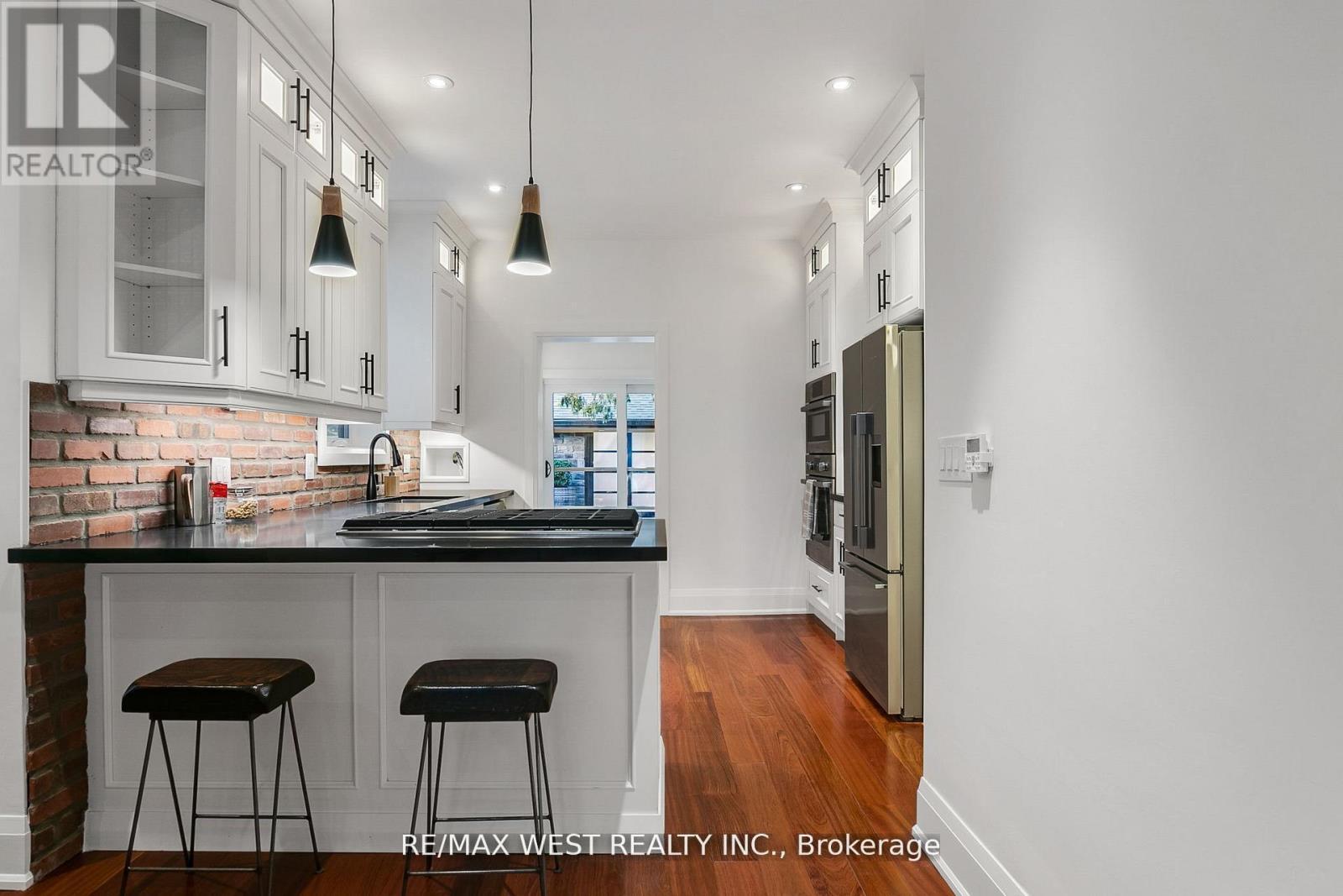 414 Clendenan Avenue, Toronto, Ontario  M6P 2X6 - Photo 6 - W12435226