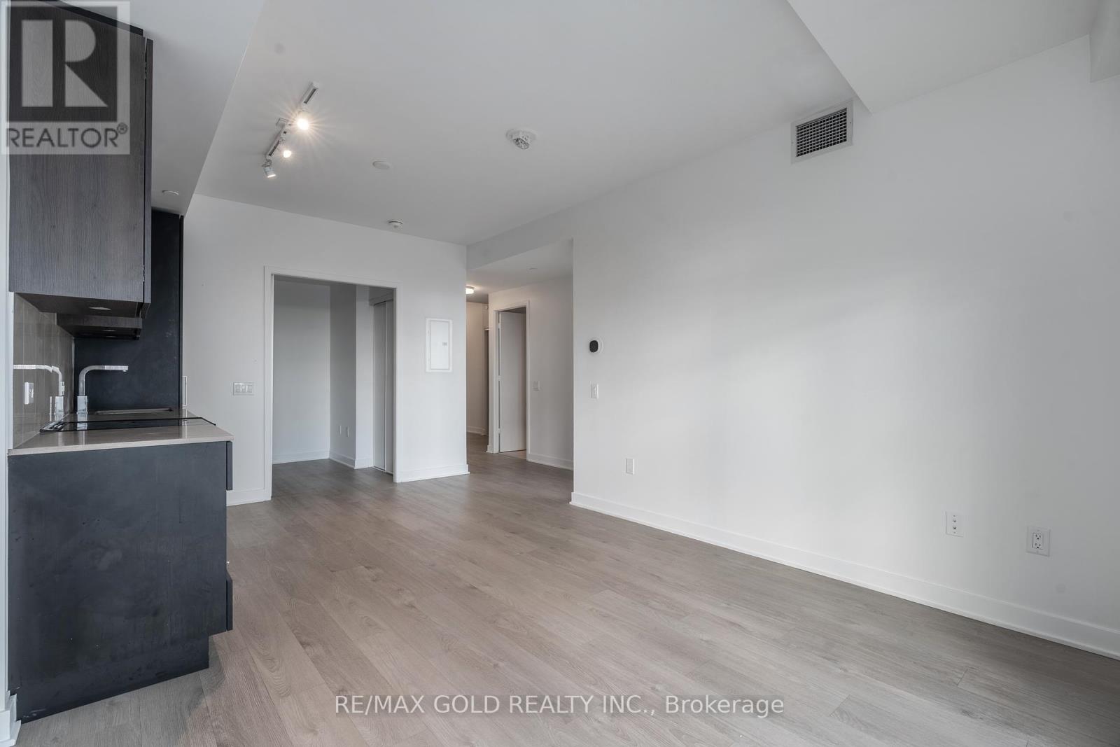 2707 - 3900 Confederation Parkway, Mississauga, Ontario  L5B 0M3 - Photo 12 - W12435236