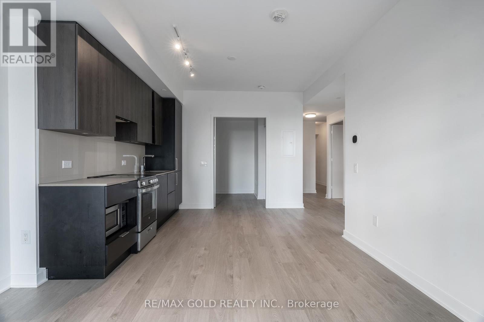 2707 - 3900 Confederation Parkway, Mississauga, Ontario  L5B 0M3 - Photo 13 - W12435236