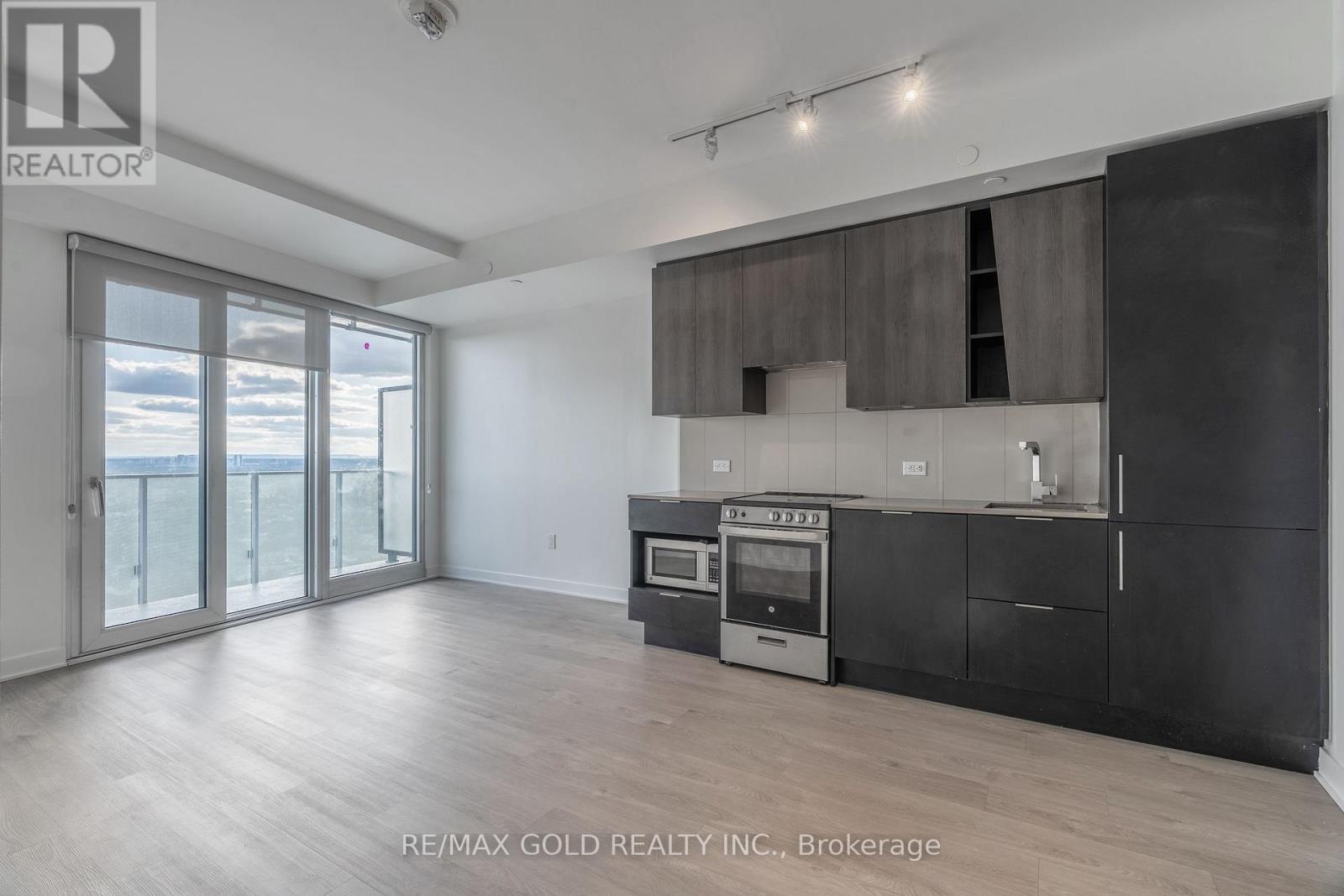 2707 - 3900 Confederation Parkway, Mississauga, Ontario  L5B 0M3 - Photo 15 - W12435236