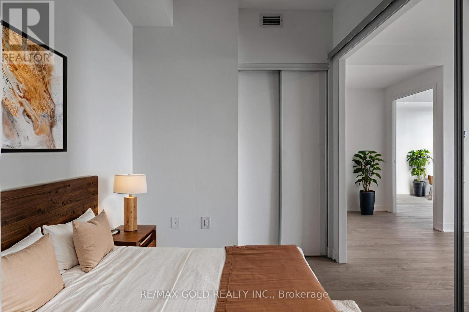 2707 - 3900 Confederation Parkway, Mississauga, Ontario  L5B 0M3 - Photo 17 - W12435236