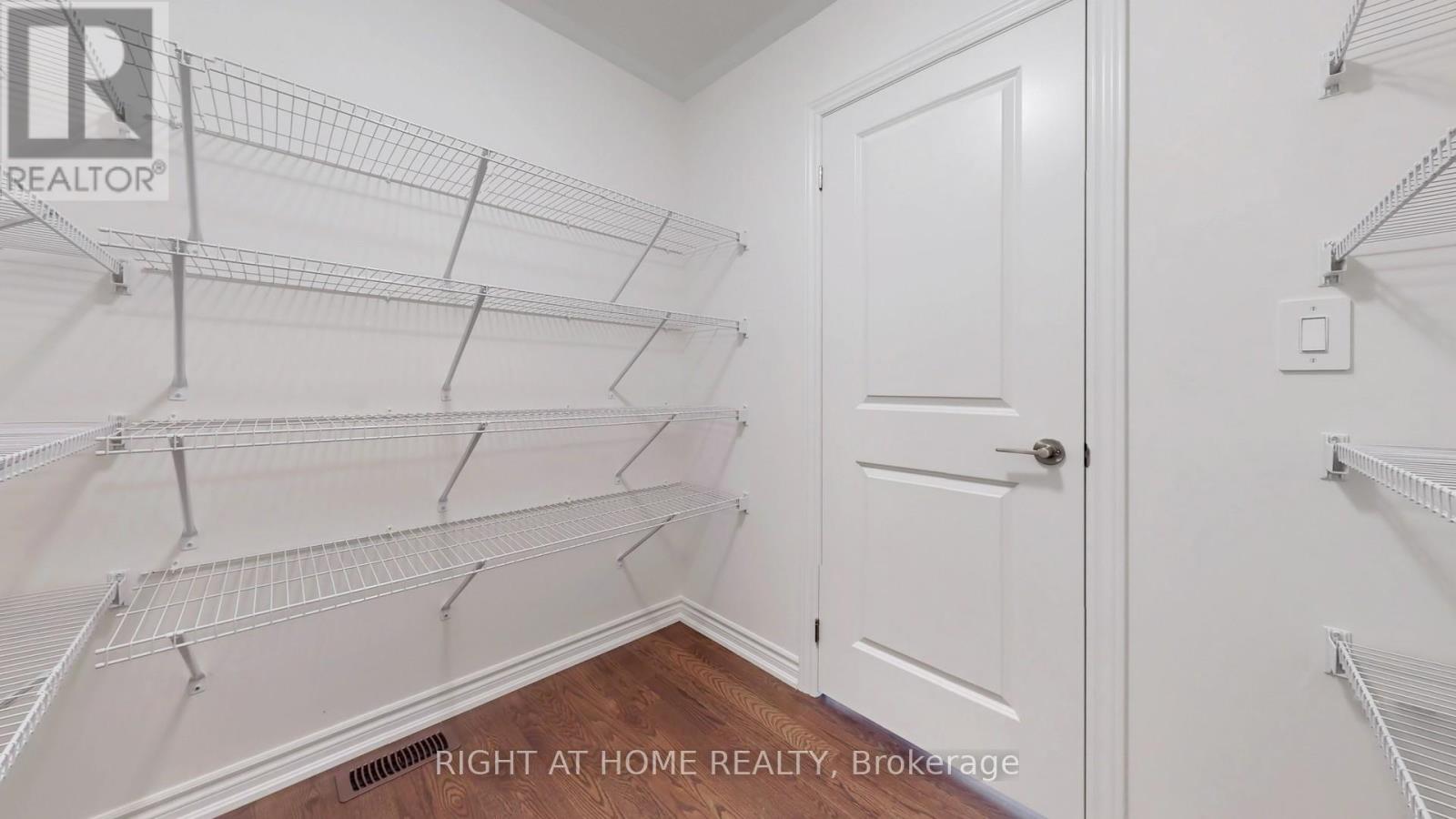 328 Bergamot Avenue, Milton, Ontario  L9E 1Y8 - Photo 42 - W12435269