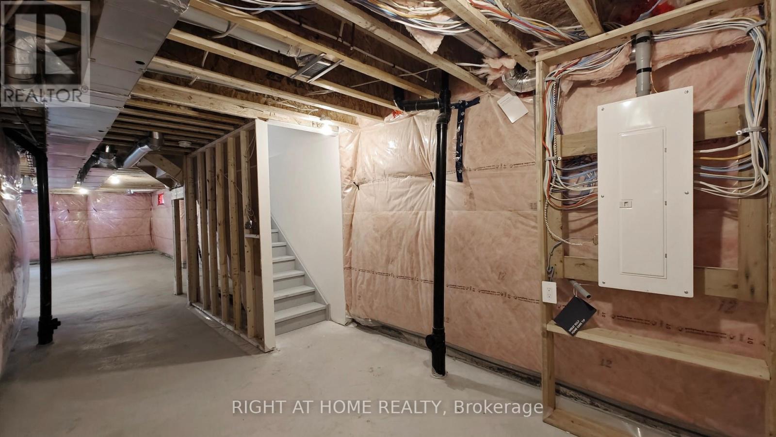 328 Bergamot Avenue, Milton, Ontario  L9E 1Y8 - Photo 44 - W12435269